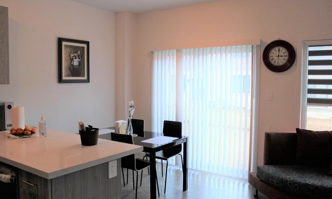 Barrie House | Modern Town House Barrie South