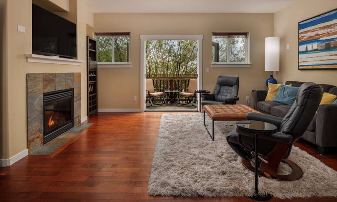 Metzger House | Modern Townhome With Open Floor Plan and Pool Table Near Washington Square, 8.5 miles to Downtown