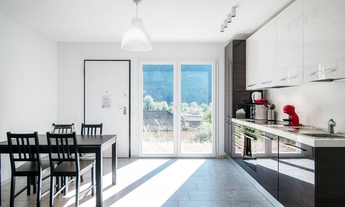 Lostallo Apartment | Modern two-room apartment surrounded by greenery (VALVERDE 1)