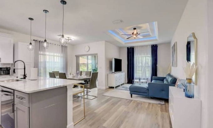 Rotonda Heights Apartment | Modern Vacation House