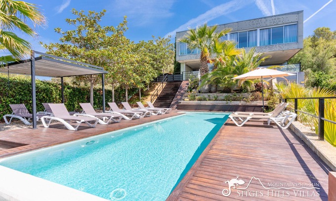 Sitges Villa | Modern Villa Arago with sea views and private pool