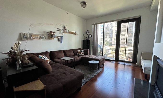 Pearl District Condo | Modern, Walkable 2BR/2B condo in Pearl District, Portland w/AC, Wifi, Smart TV