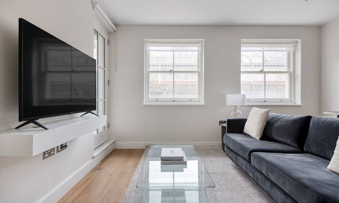 Waterloo Apartment | Modern Waterloo 2BR open plan with Balcony on Lower Marsh, by Blueground
