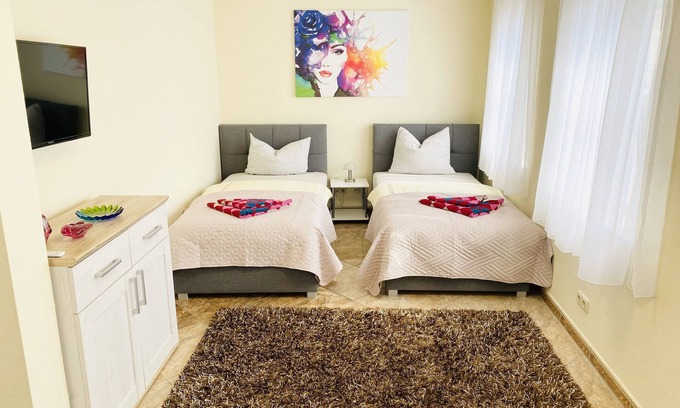 Grimma Apartment | Moderne Ferienwohnung mit 3 Schlafzimmern, Küche und Bad