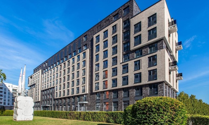 Schwanheim House | Moderne Wohnung In Einer Stadt mit Futuristischen Skylines
