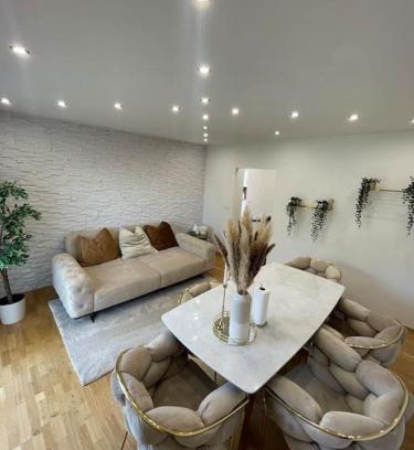 Bruck an der Leitha Apartment | Moderne Wohnung in der nähe vom Parndorf Outlet!