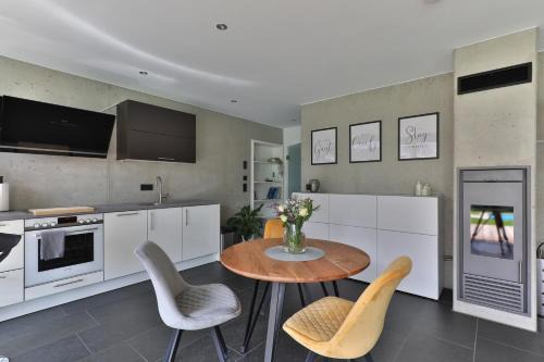 Gersthofen Apartment | Modernes Studio-Apartment - Gartenblick