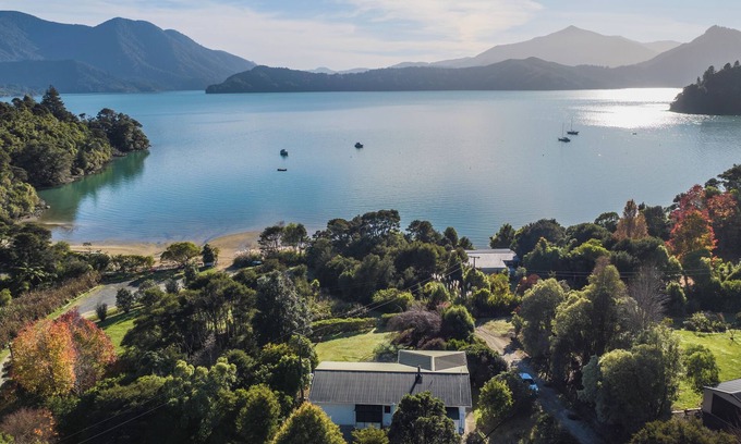 Moetapu Bay House | Moetapu Magic - Marlborough Sounds Holiday Home