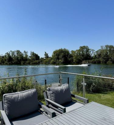 South Cerney House | Molly's Lodge - Cotswolds Lakeside Lodge