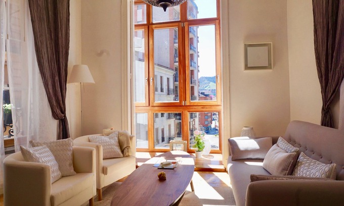 Uribarri Apartment | Monappart Cristo Historic Apartment with Parking