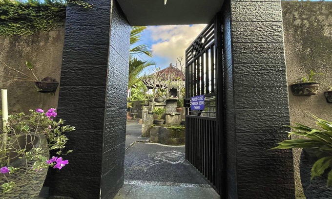 Penebel House | Mongan Homestay Beside The Belulang Hot Spring