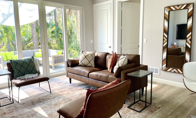 Rural Estates Cottage | Moninanu - Modern Wooded Cottage in North Naples