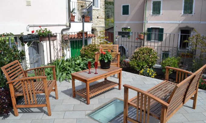 Torrazza Apartment | Monolocale con giardino e parcheggio privato CITRA zero zero ottanta trentuno LT 0281