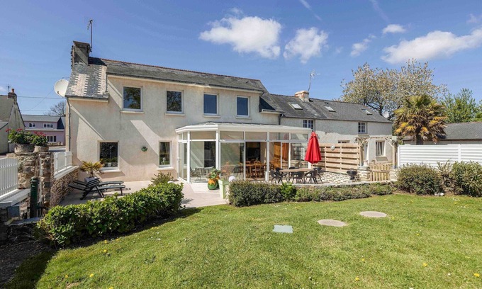 Montaigu-la-Brisette House | Montaigu Garden Getaway Home