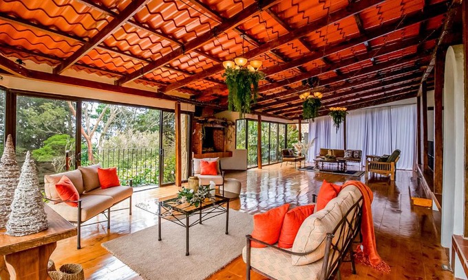 Roble House | Montana Zurqui