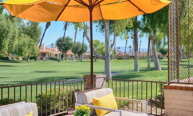 Palm Desert Condo | Monterey Country Club Desert Charmer