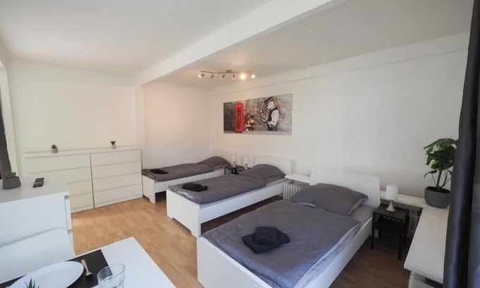 Ahrensburg Apartment | Monteurwohnung mit Terrasse für 7 Personen – WLAN, TV, Küche – Ahrensburg Nähe Hamburg - OD06c