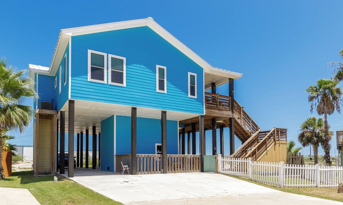 Leeward Sands House | Month Long Rates 3 Bedroom & Pets