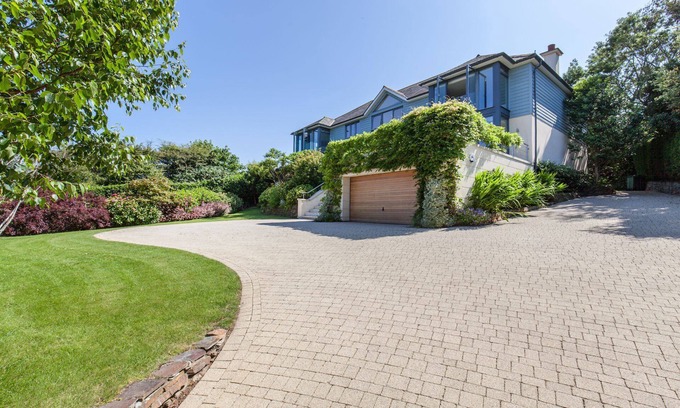 St. Mawes Cottage | Moonfleet - a holiday home that sleeps 8 guests in 4 bedrooms