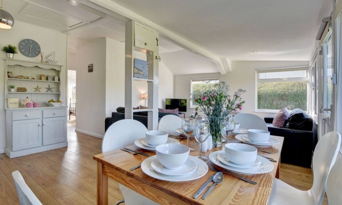 Croyde House | Moonraker - Three Bedroom House, Sleeps 6