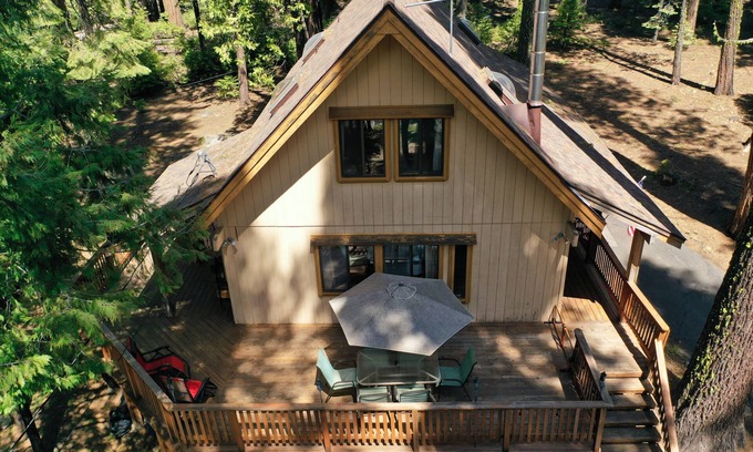Arnold Cabin | Moore Paradise w/Summer Pool Access
