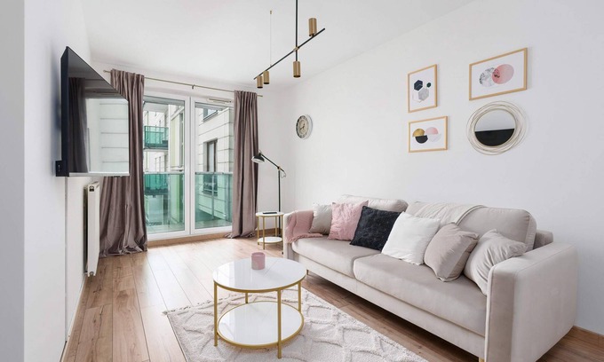 Grunwald Apartment | Morawskiego 2 | Functional Apartment | Desk