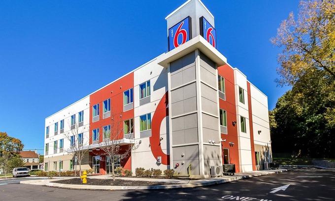 East Texas Hotel | Motel 6 Allentown, PA