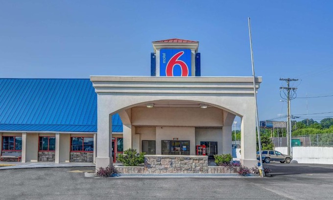 Calhoun Hotel | Motel 6-Calhoun, GA