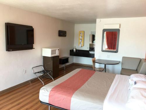 Icard Hotel | Motel 6-Connellys Springs, NC
