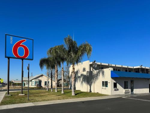 Delano Hotel | Motel 6-Delano, CA