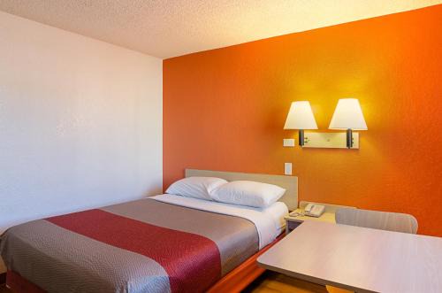 Regis Hotel | Motel 6- Denver, CO Downtown