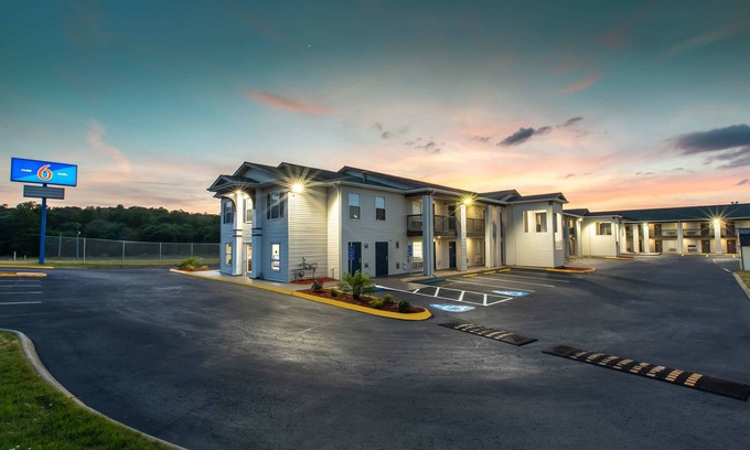 Conestee Hotel | Motel 6 Greenville, SC - I-85 Near Downtown