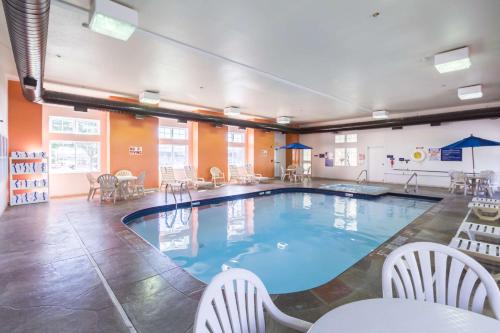 Huron Hotel | Motel 6-Huron, OH - Sandusky