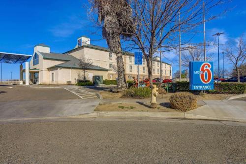 Lemoore Hotel | Motel 6-Lemoore, CA