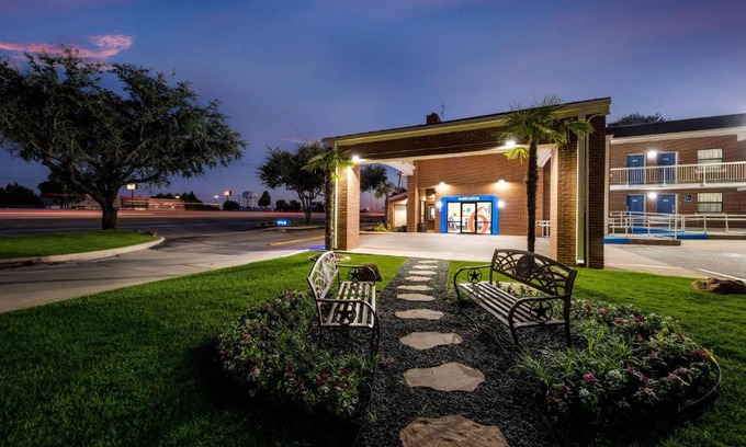 Plano Hotel | Motel 6-Plano, TX - Plano Northeast