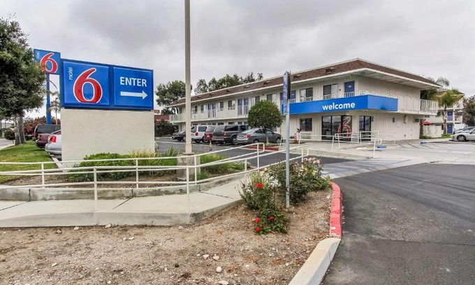 Salinas Hotel | Motel 6-Salinas, CA - South - Monterey Area