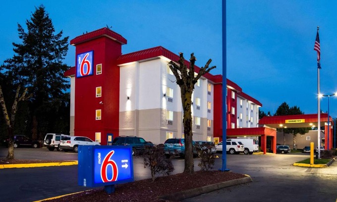 Wilsonville Hotel | Motel 6-Wilsonville, OR - Portland