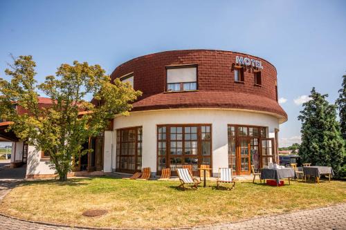 Cernozice Hotel | Motel Arkus