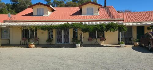 Binalong Hotel | MOTEL ROYAL TARA