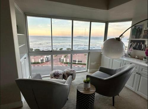 Mouille Point Apartment | Mother City Views Villa Capri