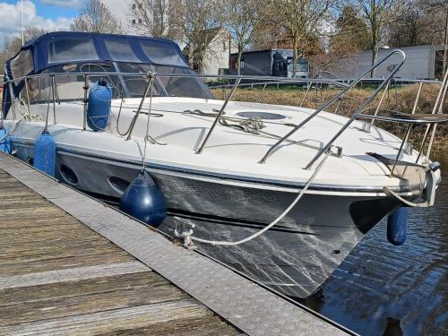 Eeklo Boat Rental | Motoryacht ELENA