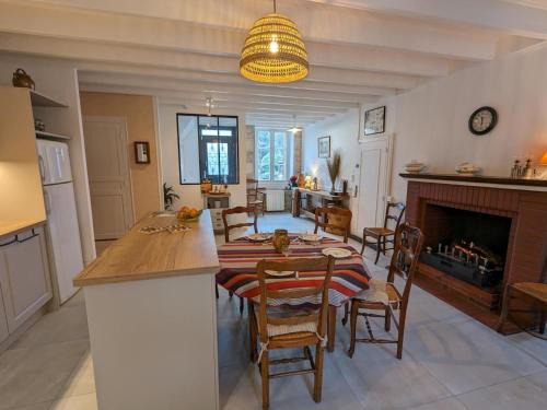Saint-Mary House | Moulin Authentique avec Jardin Privé et Activités pour Familles et Amis en Bord de Rivière - FR-1-653-251