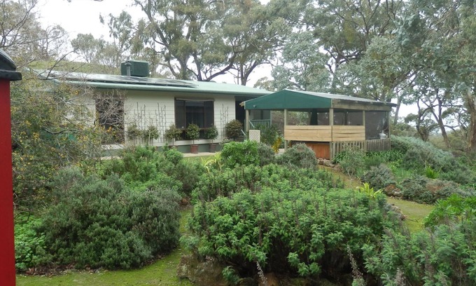 Spring Gully House | mount charmal cottage.