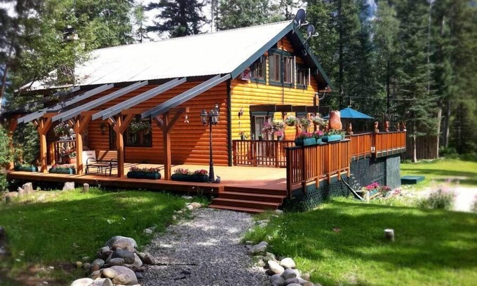 Mount Robson Cabin | Mount Robson Mountain River Lodge