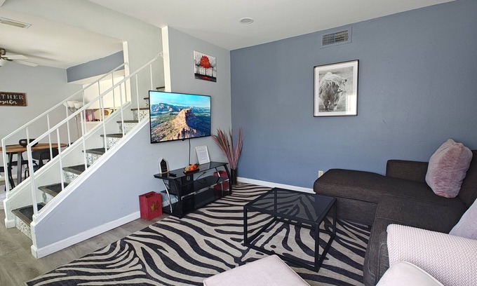 South Mountain Condo | Mountain Base 2Bd Condo - near Tempe & PHX Airport
