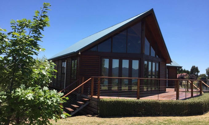 Mountain Bay House | Mountain Bay Log Home - Views of Lake Eildon