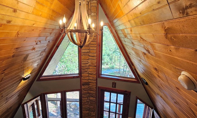 Newport Ski Chalet | Mountain Breeze Chalet is custom built in the heart of the Smoky Mountains.