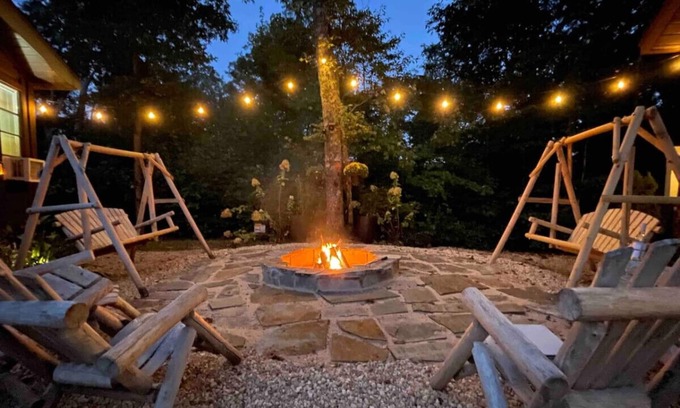 Whittier Cabin | Mountain Cabin,Jacuzzi,WIFI, Pets,10min Casino/Pets