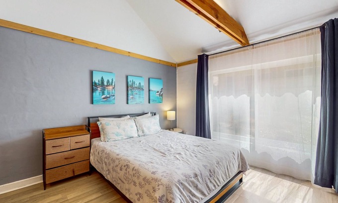 Kings Beach Ski Chalet | Mountain lakeview hotel, family-friendly with golf, skiing, WiFi, & Netflix