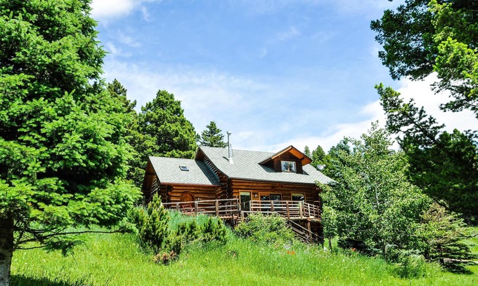 Bozeman House | Mountain Log Home Close to Historic Downtown Bozeman & Bridger Bowl.